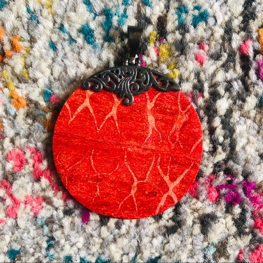 Red Stone like Circle Pendant for Necklace